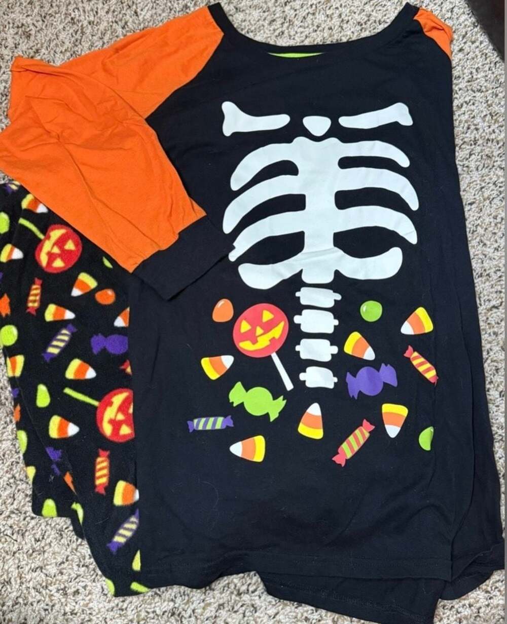 Way to Celebrate! Halloween Skeleton Candy Pajama Set Size 2X (18W-20W)